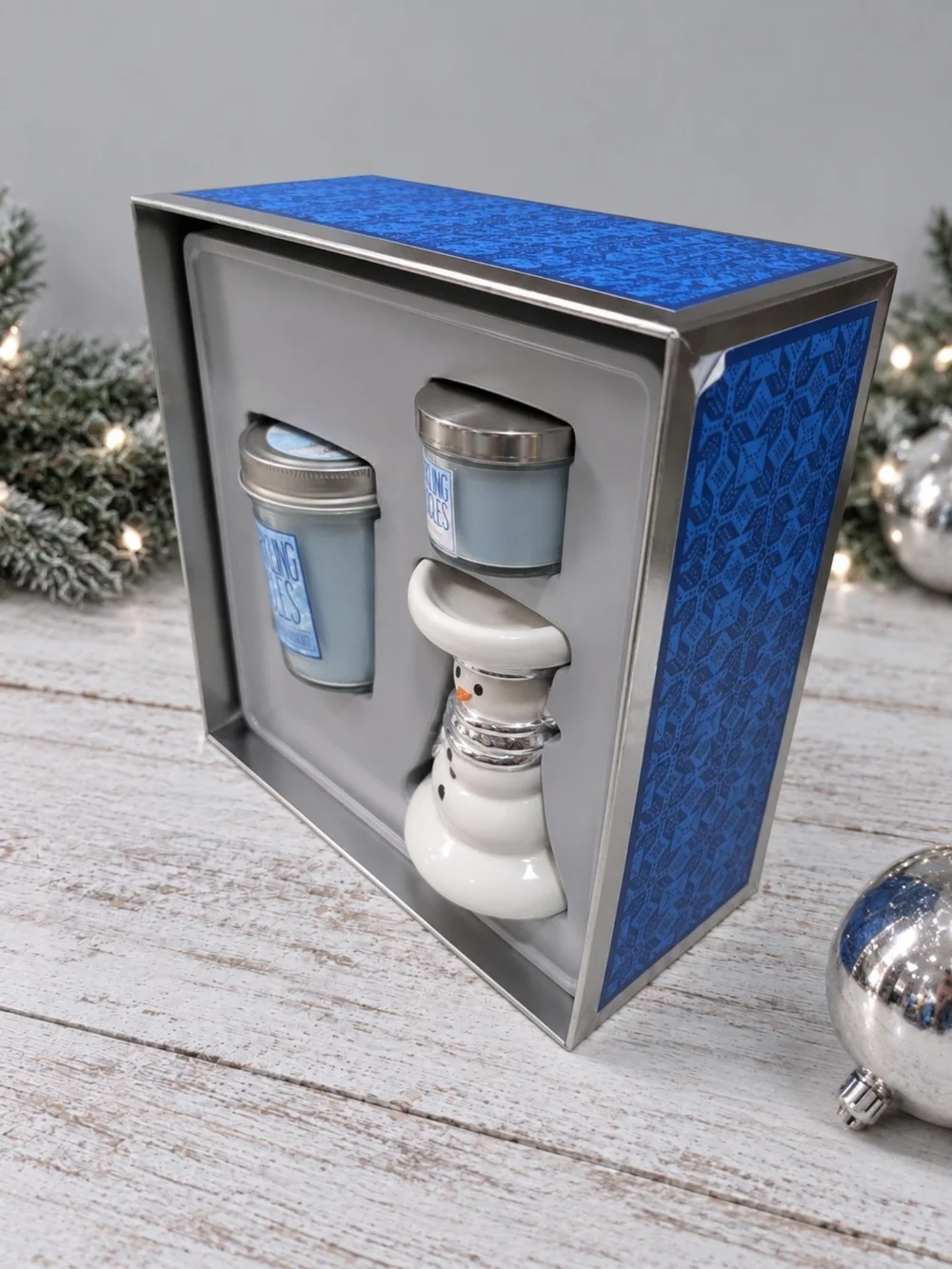 Retired 2013 Bath And Body Works Baby It’s Cold Outside Tin With Candles &holder